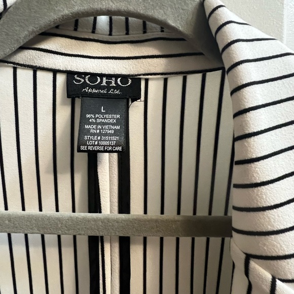 Loose blazer. White with black stripes. Excellent condition - Picture 4 of 4